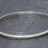 Traditional D-shape bangle - Line hammered - Image 3