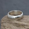 Chunky D-shaped ring - Line Hammered - Image 2