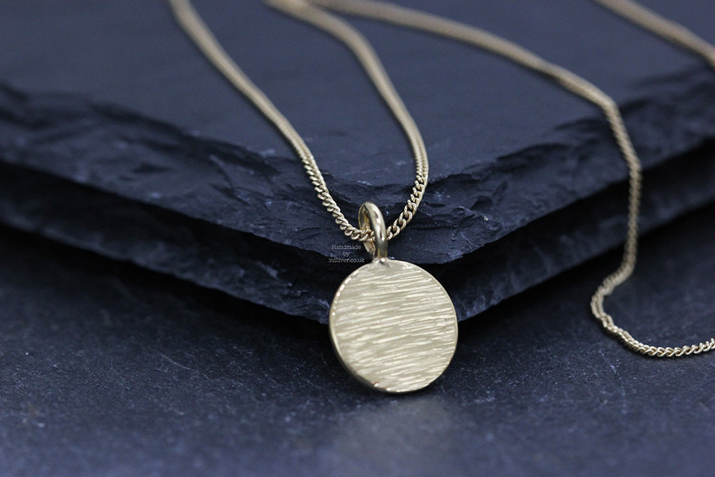 Line Hammered Disc pendant Gold Vermeil
